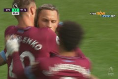 埃基蒂克绝杀进球后红牌离场 引发足球礼仪争议